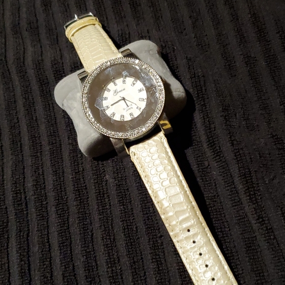 GENOA Watch - Picture 5 of 5